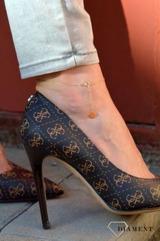 Złota bransoletka na nogę zakończona okrągłą blaszką BR 4629. Bransoletki na nogę to ozdoby na kostkę, szczególnie lubiane przez kobiety podczas wakacji (1).JPG